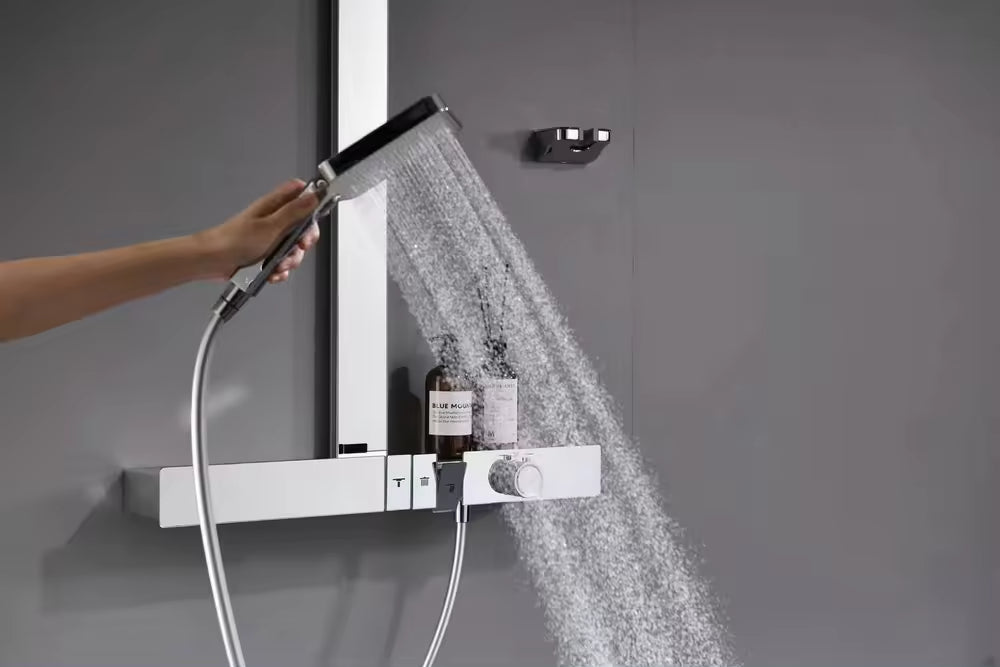 Grifo de cascada Acqua con válvula termostática de diseño italiano