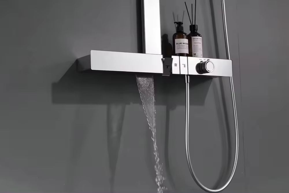 Grifo de cascada Acqua con válvula termostática de diseño italiano